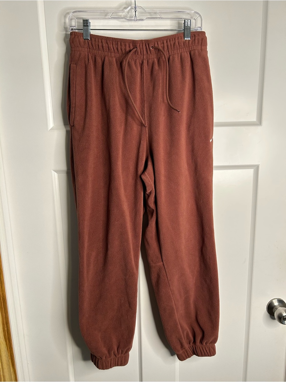 Nike Therma Fit Women’s Medium Fleece Joggers Brown Active Athletic 3741